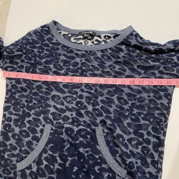 Forever 21 Leopard Print Pullover Sweatshirt Women’s Small | Blue Gray Cozy Top - Picture 4 of 5